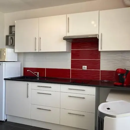 2, Heliopolis D Au Village Naturiste *