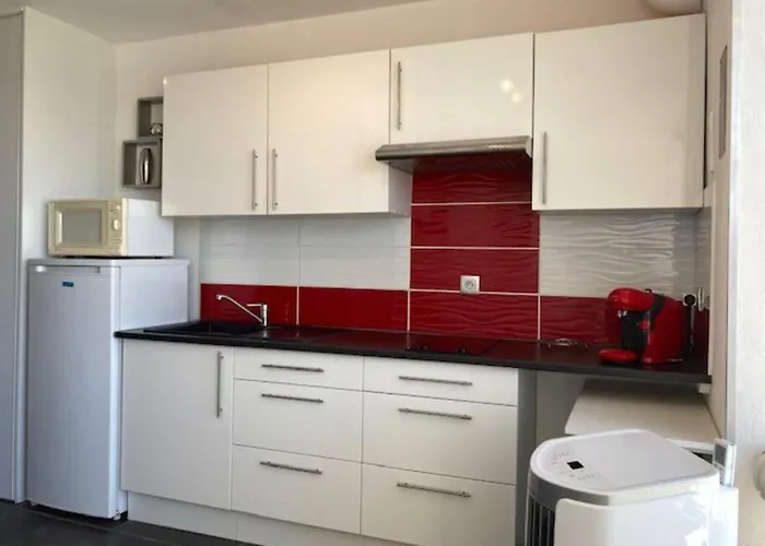 2, Héliopolis D Au Village Naturiste *